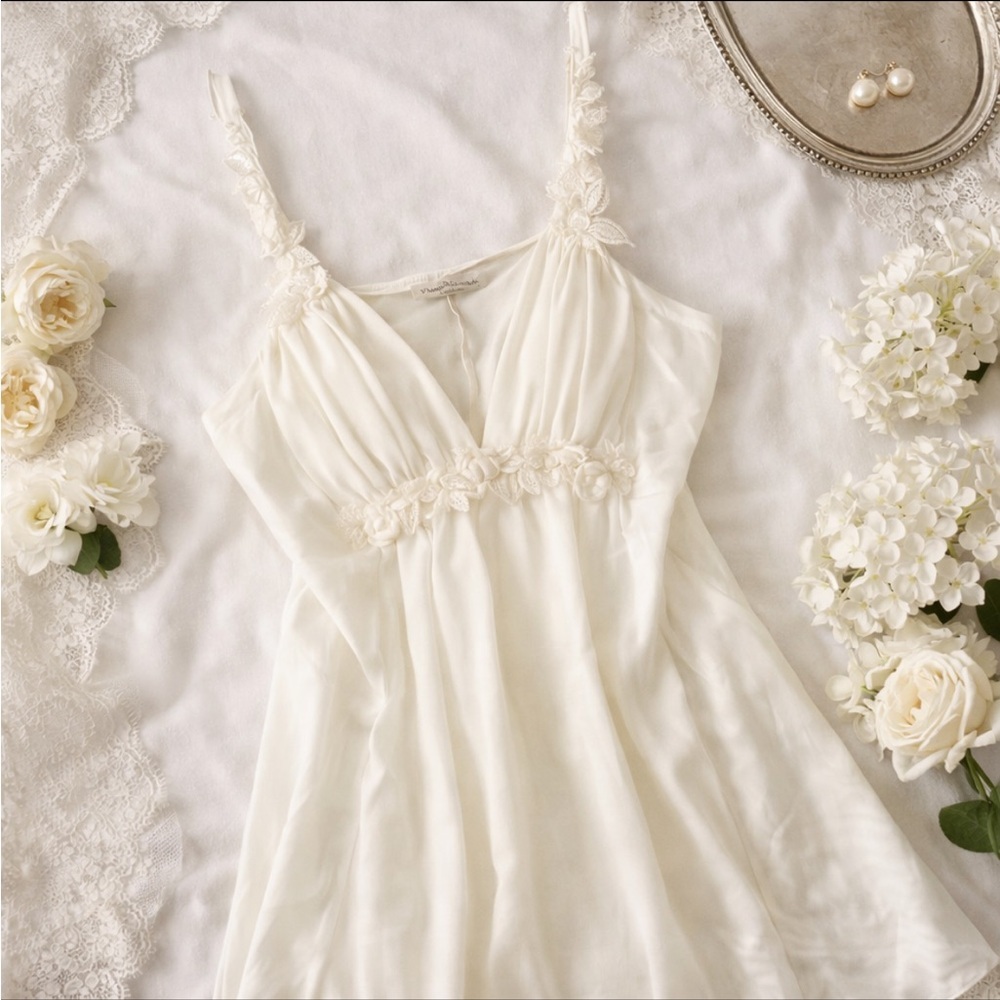 Flora Nikrooz White Floral Lace Nightie Mini Slip Size Large 36171